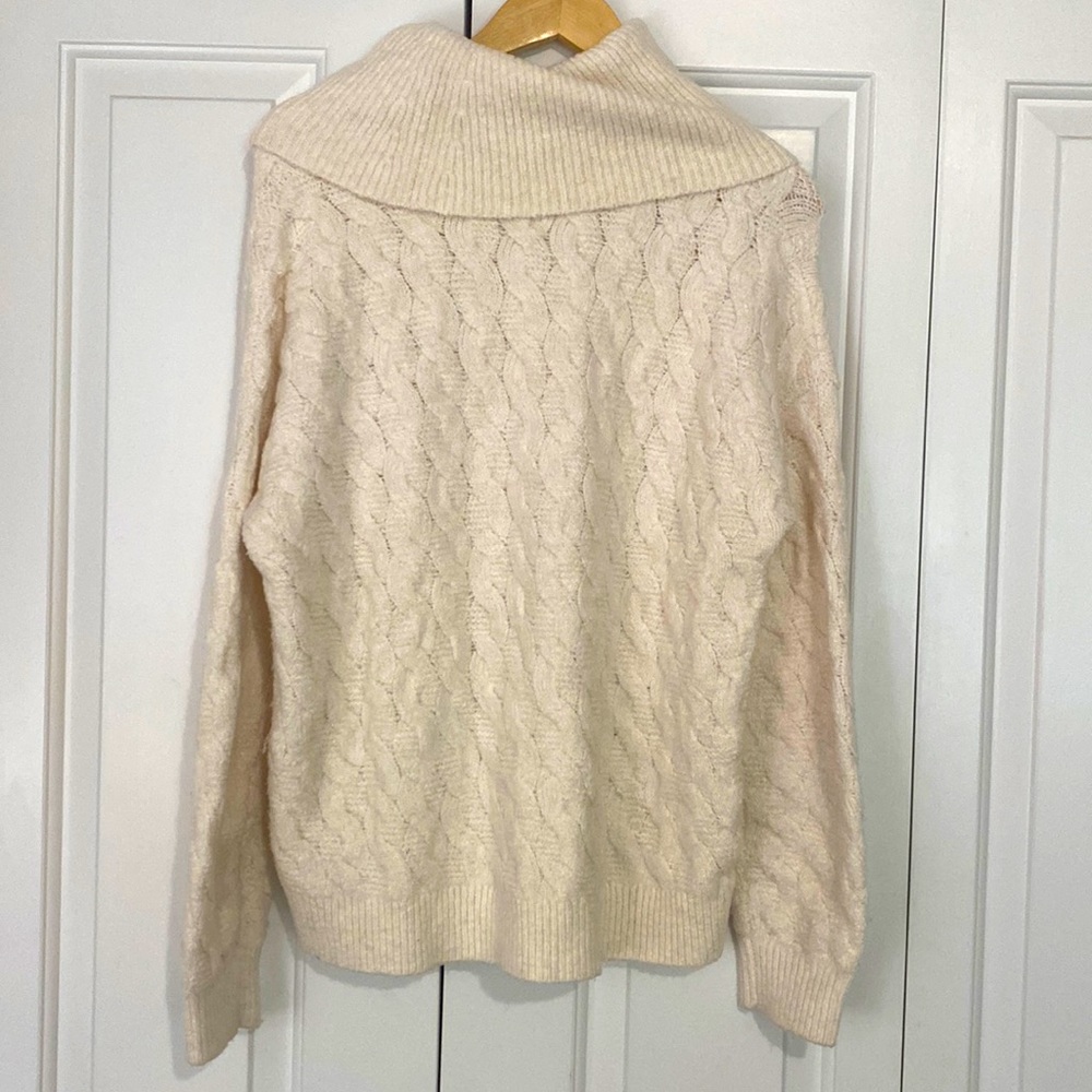 Tahari Off-White Sweater Size M